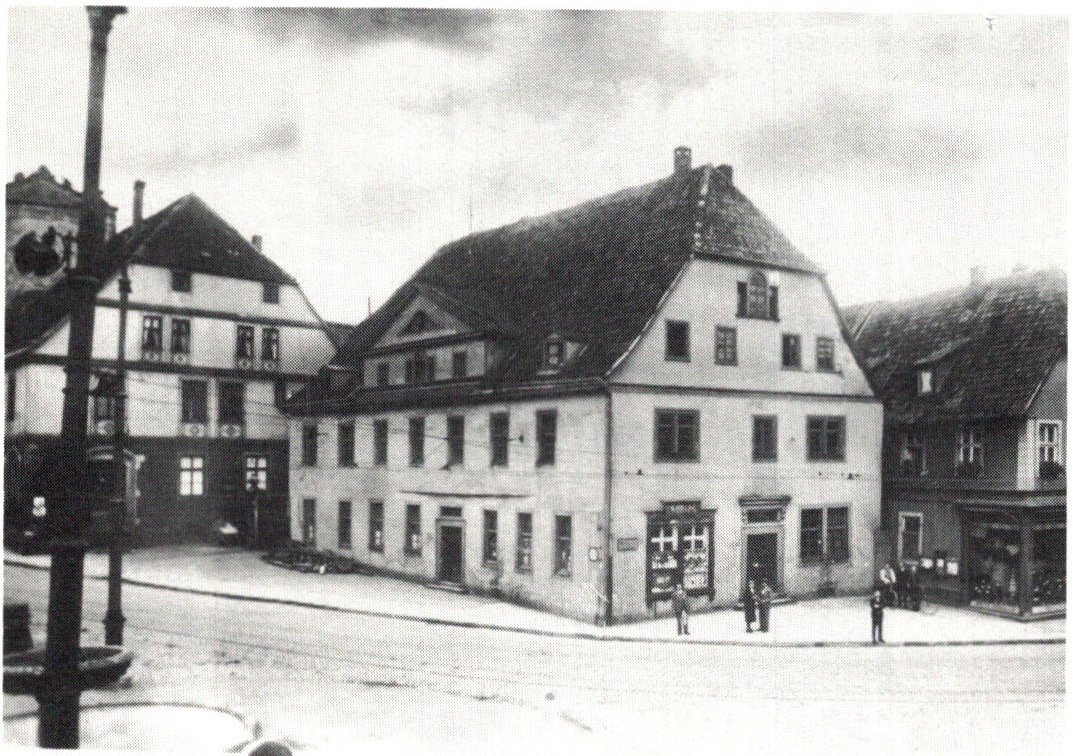 Haus Kölling am Rathausplatz 11, Straßenansicht